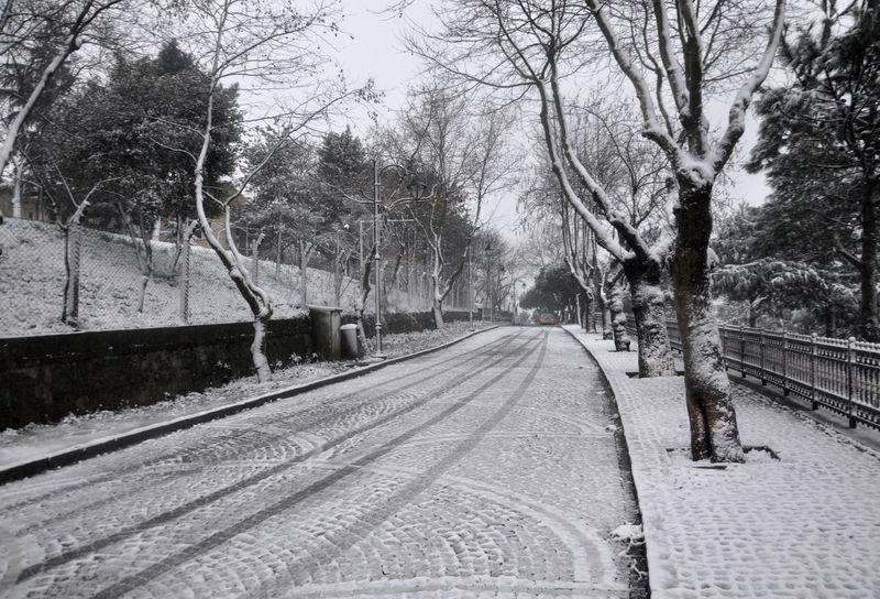 İstanbul'da kar yağışı sürüyor İZLE