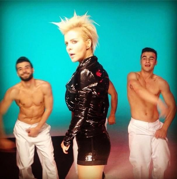 Ömür Gedik'in 2015 imajı İZLE