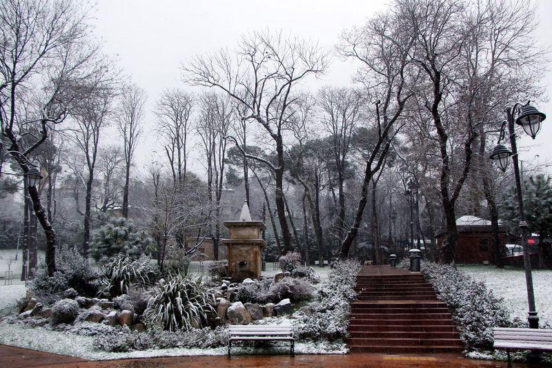 İstanbul'da kar yağışı sürüyor İZLE