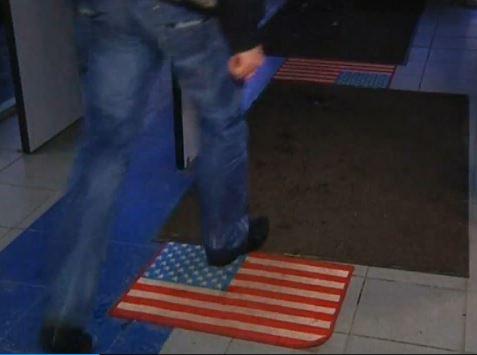 Ruslar ABD bayrağını paspas yaptılar