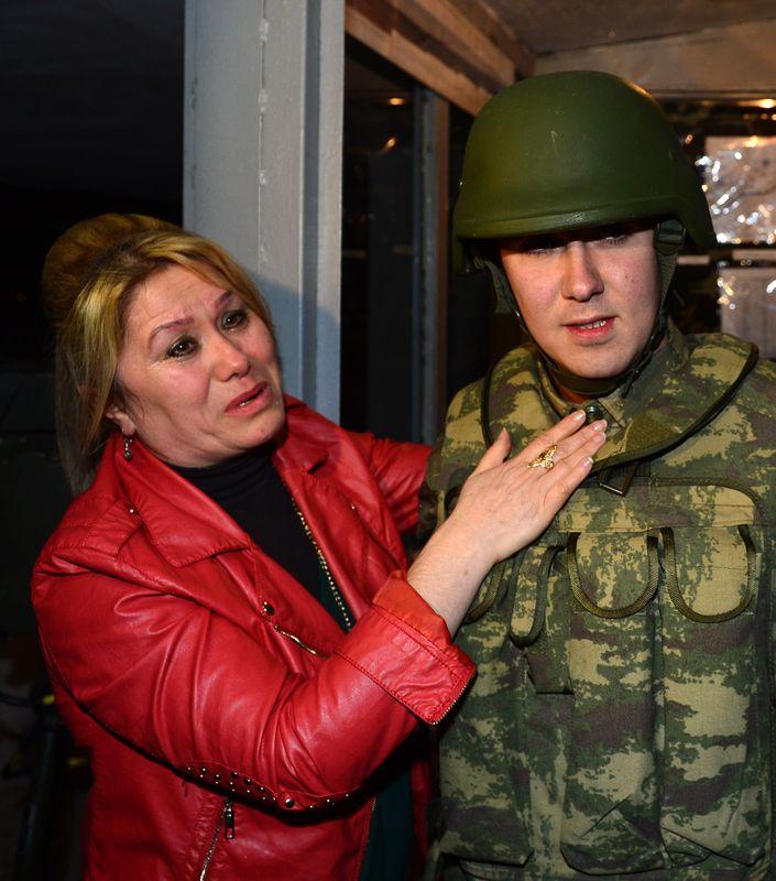 Mehmetçik Suriye sınırında yılbaşını kutladı