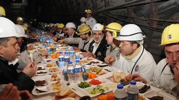 Taner Yıldız yeni yıla madencilerle birlikte girdi