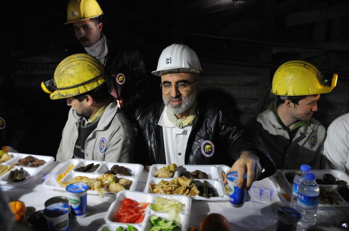 Taner Yıldız yeni yıla madencilerle birlikte girdi