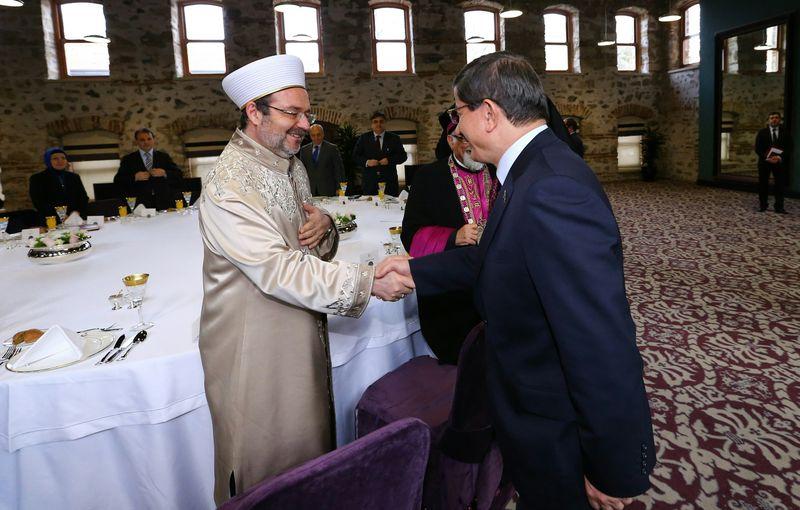 Başbakan Davutoğlu azınlık temsilcilerine hitap etti