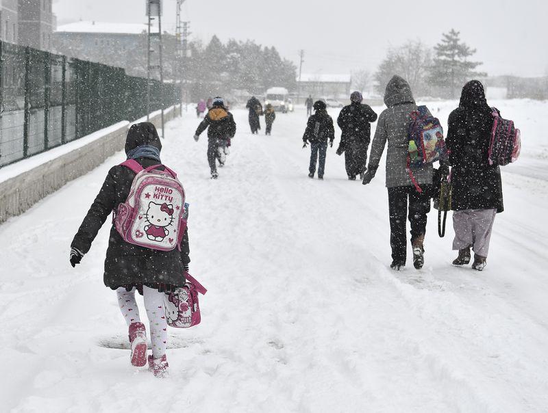 Ankara'da yoğun kar yağışı İZLE