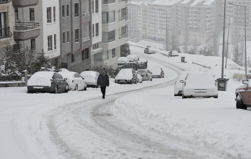 Ankara'da yoğun kar yağışı İZLE