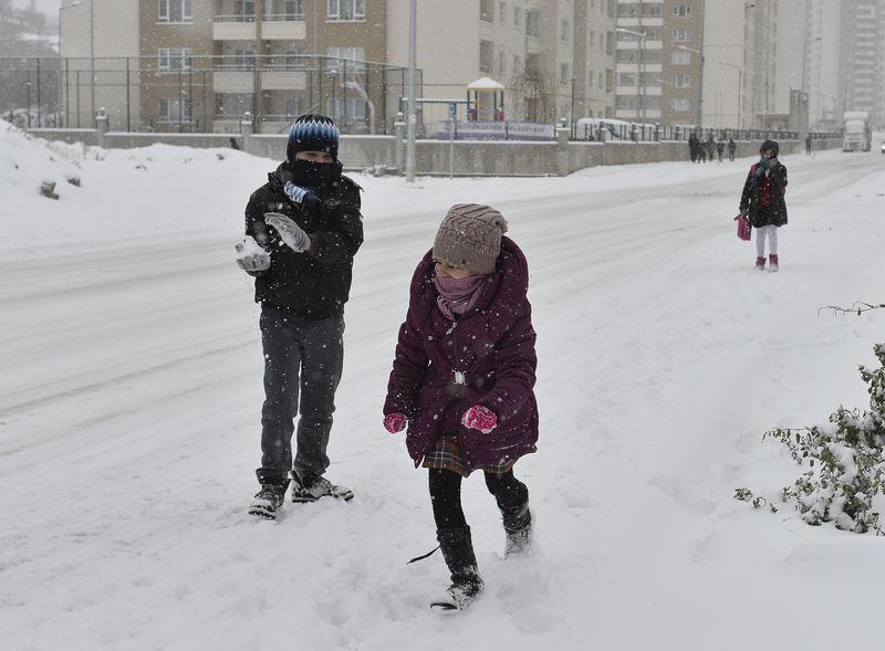 Ankara'da yoğun kar yağışı İZLE