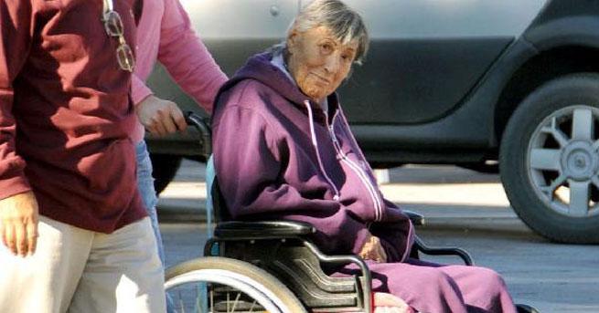 Müzeyyen Senar bakımevinde