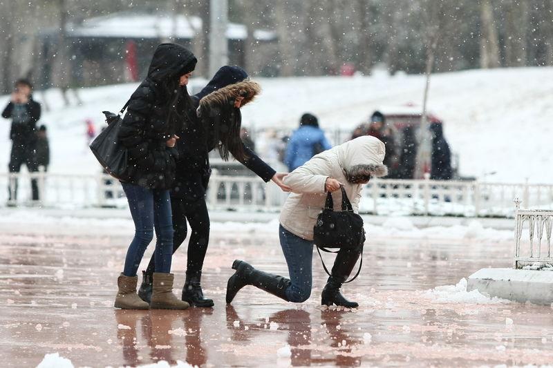 Taksim Meydanı karla kaplandı