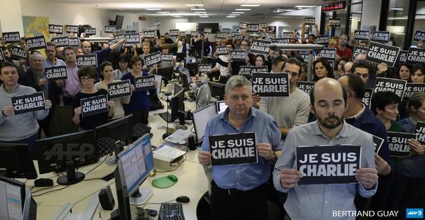 Charlie Hebdo'ya saldırı sonrası Fransa sokağa döküldü