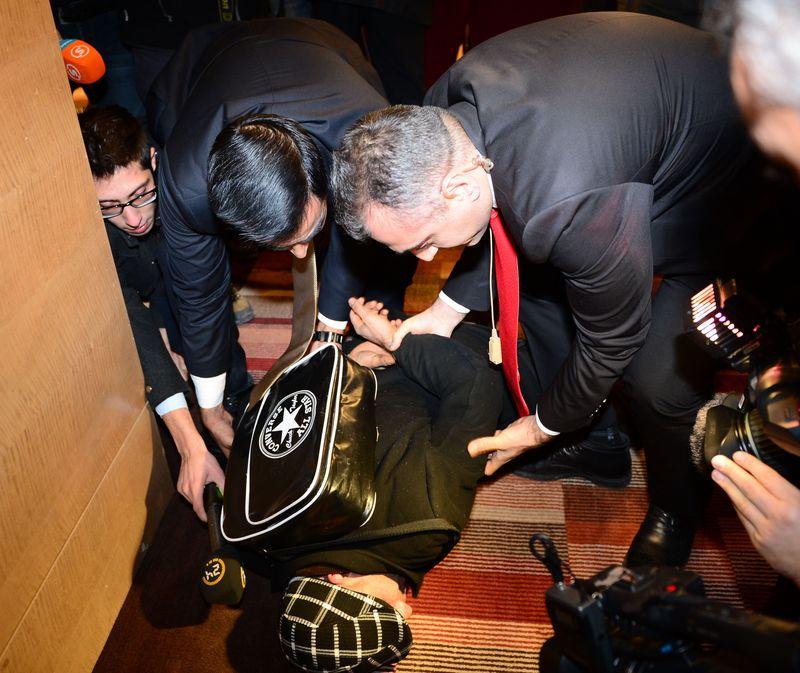 Kılıçdaroğlu'na ayakkabılı saldırının ayrıntıları