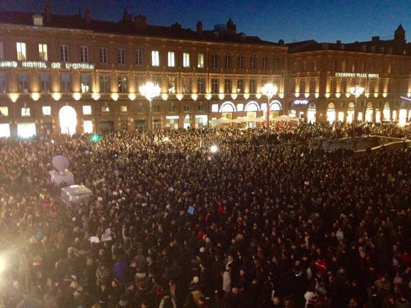 Charlie Hebdo'ya saldırı sonrası Fransa sokağa döküldü