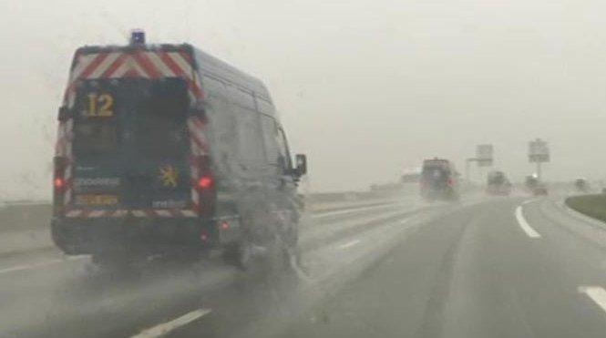 Charlie Hebdo zanlıları ile polis arasında kovalamaca