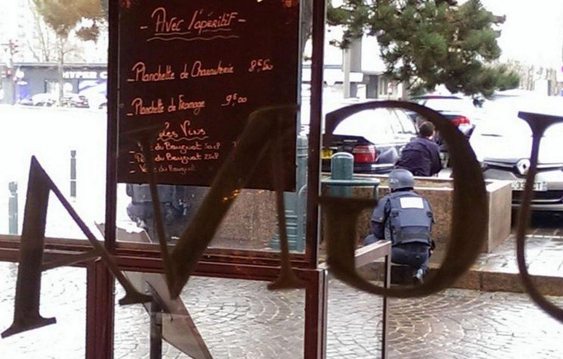 Paris'te ikinci rehine krizi: Saldırgan öldürüldü