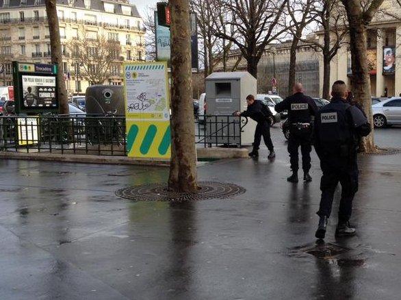 Fransa'da çifte rehine krizi sonrası kırmızı alarm