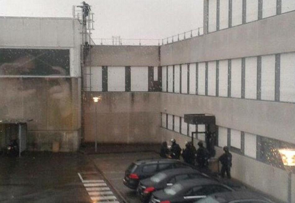 Charlie Hebdo zanlıları ile polis arasında kovalamaca
