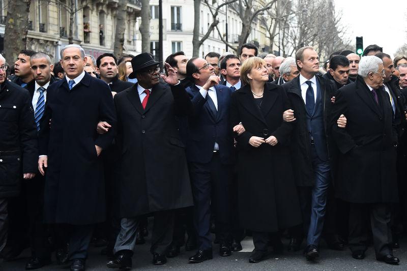 Netanyahu Paris'teki yürüyüşte en ön sırada yer aldı