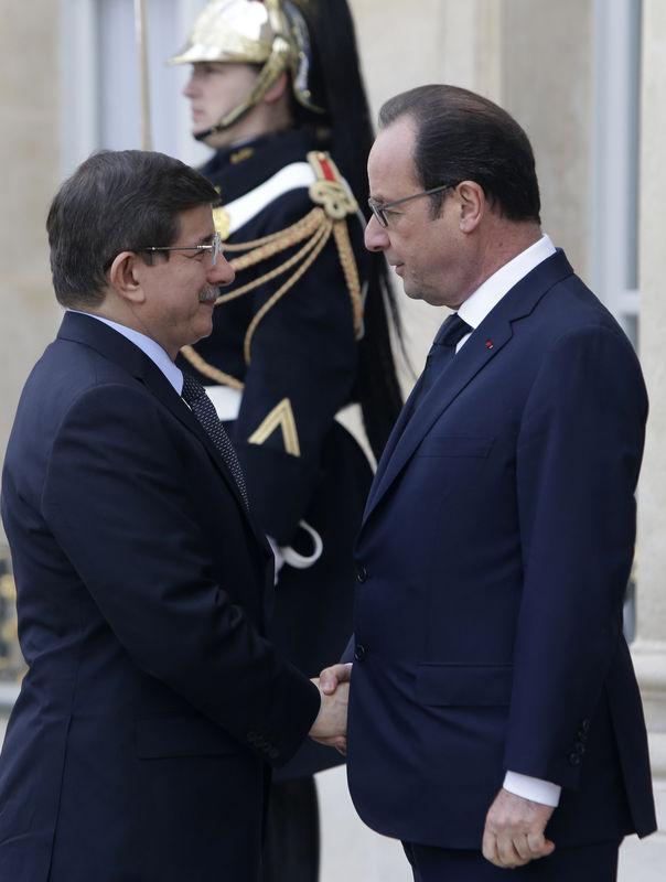 Dünya liderleri teröre karşı Paris'te İZLE