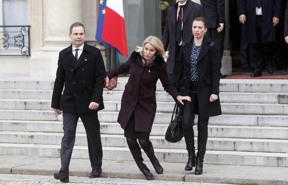 Danimarka Başbakanı Paris'te yere düştü