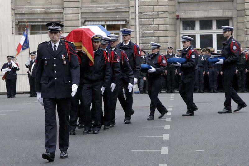 Charlie Hebdo saldırısında ölen polislere tören