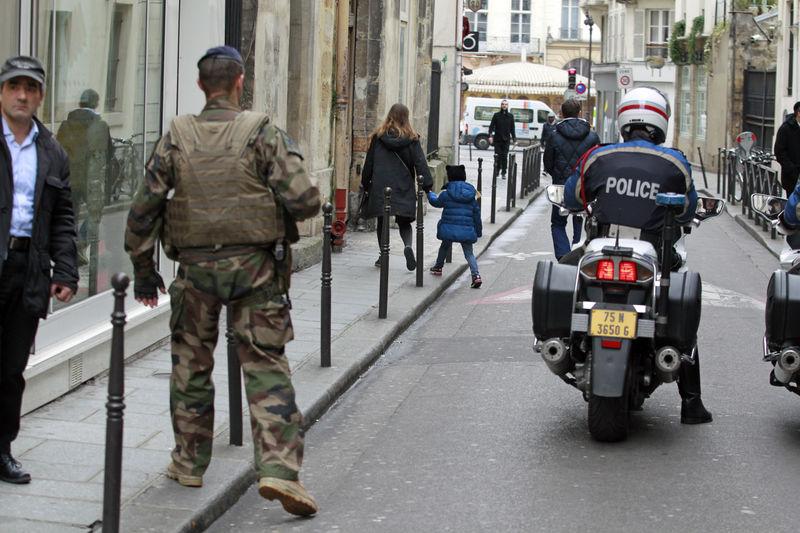 Fransa'da güvenlik önlemleri olağanüstü düzeyde İZLE
