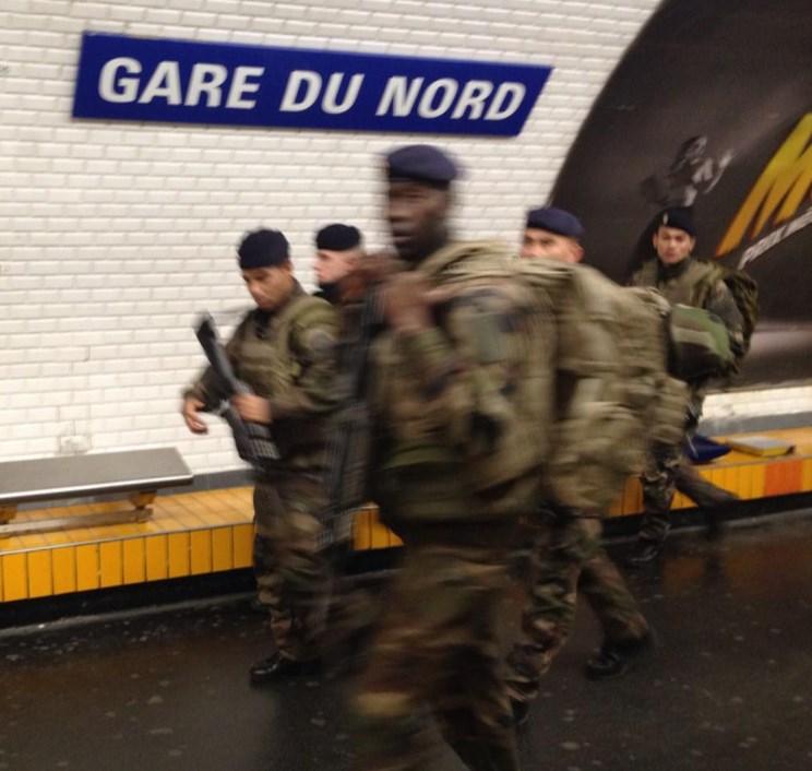 Fransa'da güvenlik önlemleri olağanüstü düzeyde İZLE