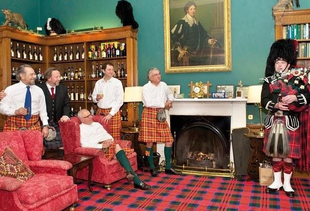 16 Türk devletine ait askeri kıyafetler Hürriyet'i rahatsız etti