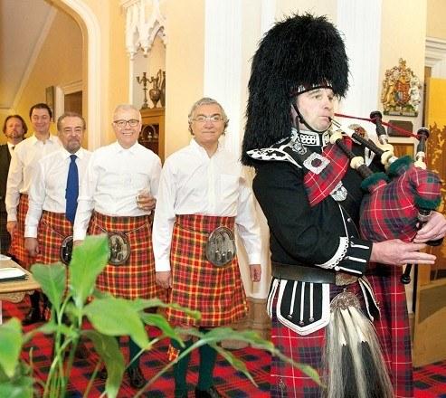 16 Türk devletine ait askeri kıyafetler Hürriyet'i rahatsız etti