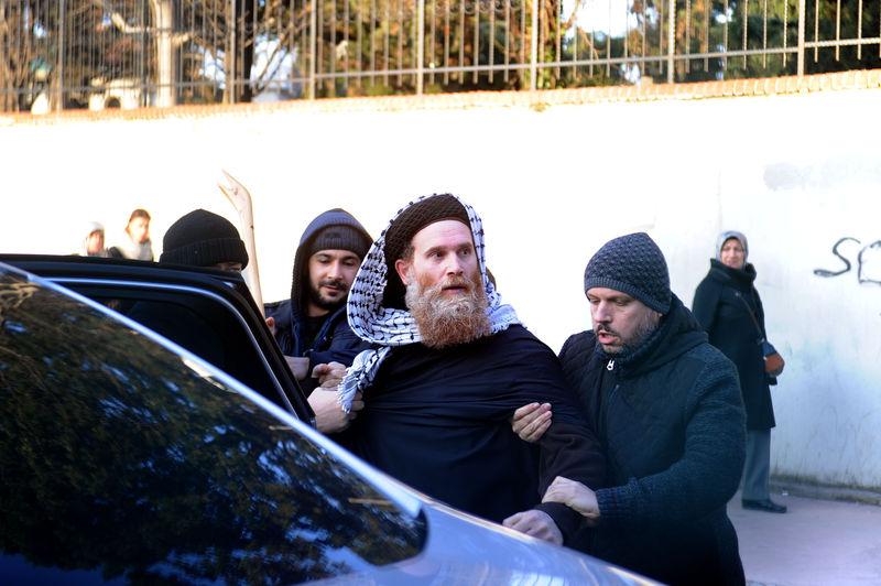 Cumhuriyet gazetesi önünde gözaltılar