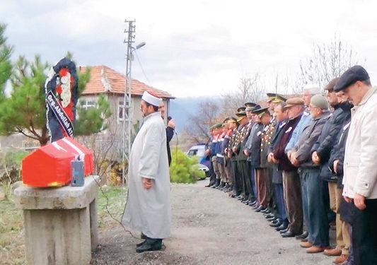 Öcalan'ı Türkiye'ye getiren albay toprağa verildi