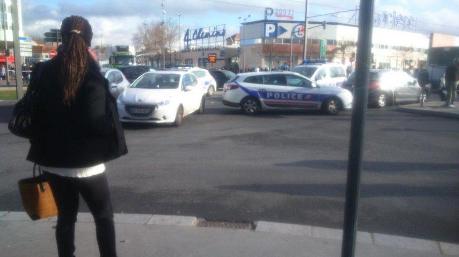 Fransa'da postanede rehine krizi