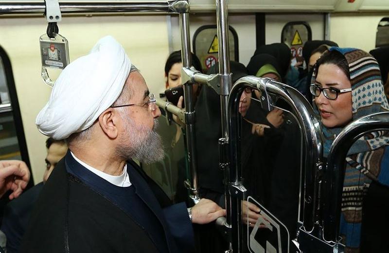 İran Cumhurbaşkanı Ruhani ofisine metroyla gitti