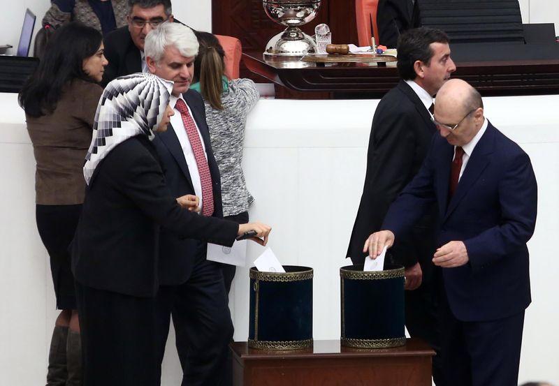 Rakamlarla Yüce Divan oylaması