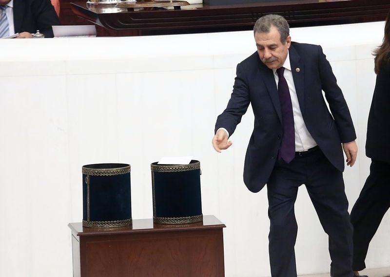 Rakamlarla Yüce Divan oylaması