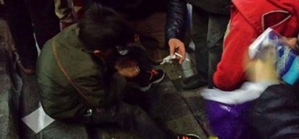 Burger King'de müşterilerin artıklarını yiyen Suriyeli çocuğa dayak