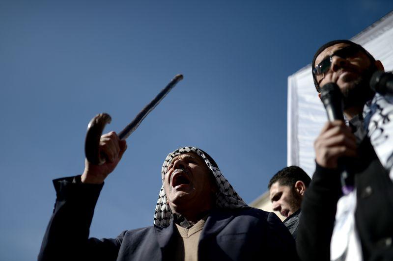 Mescid-i Aksa'da Kral Abdullah'ı öven imama darp girişimi