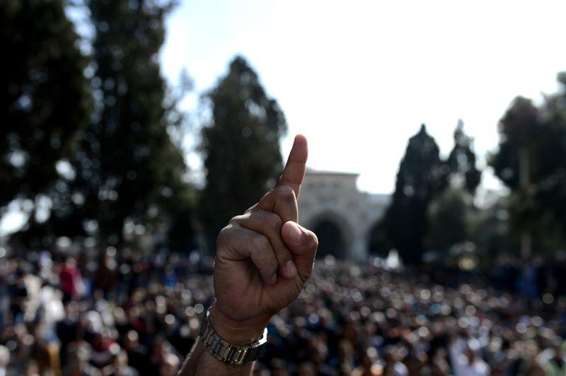 Mescid-i Aksa'da Kral Abdullah'ı öven imama darp girişimi