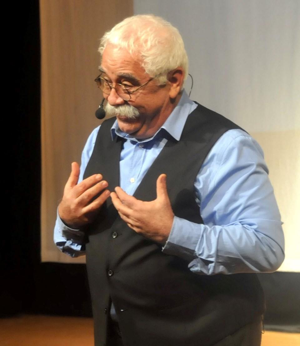 Levent Kırca: Ülkemizdeki ilk dönek Sezen Aksu