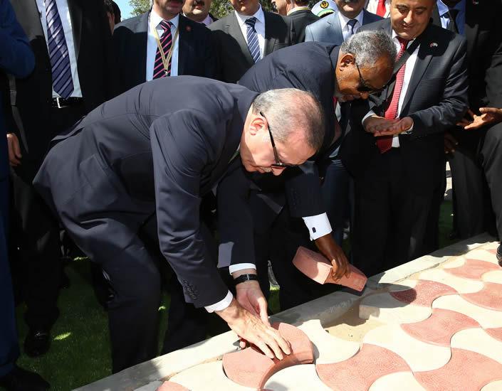 Cumhurbaşkanı Erdoğan Cibuti sokaklarında