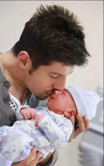 Emre Belözoğlu'nun kızı Zeynep Neda doğdu