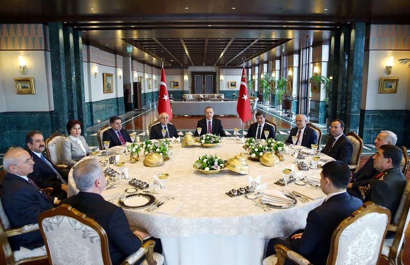 Erdoğan Cumhurbaşkanlığı Sarayı’nda öğle yemeği verdi