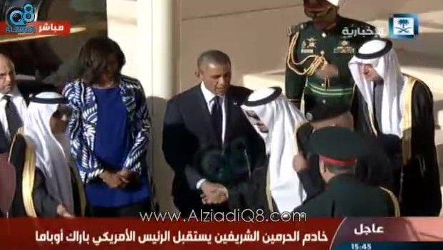 Yeni Kral Obama'yı bırakıp namaza gitti İZLE