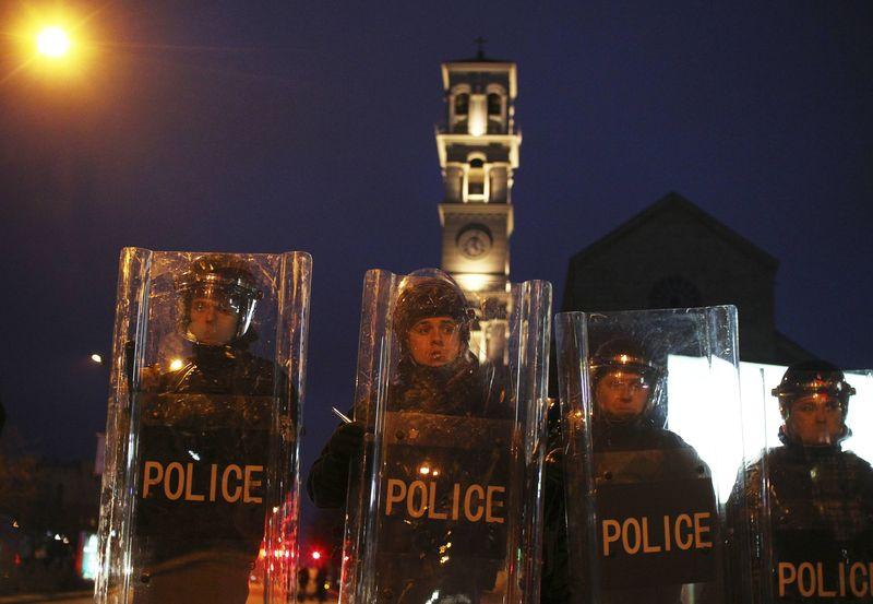 Kosova'da sokaklar savaş alanı