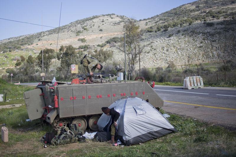 İsrail Lübnan sınırına asker yığıyor
