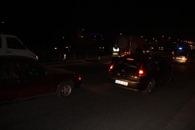 Büyükçekmece E-5'te yol çöktü