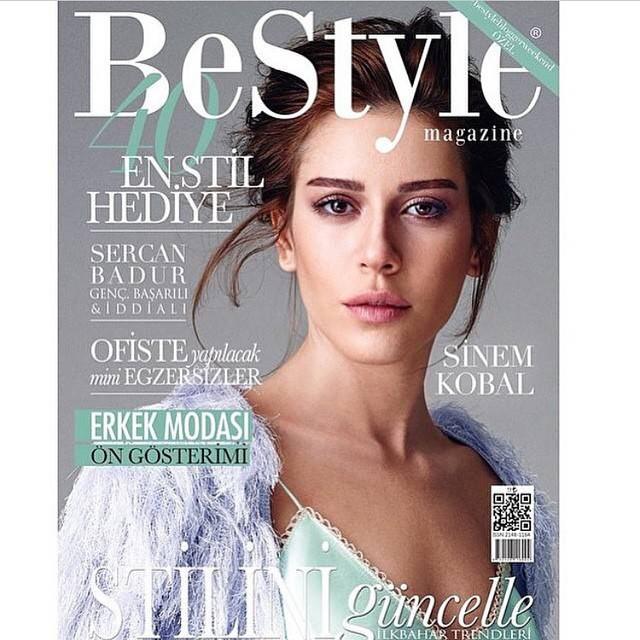 Sinem Kobal artık sarışın değil