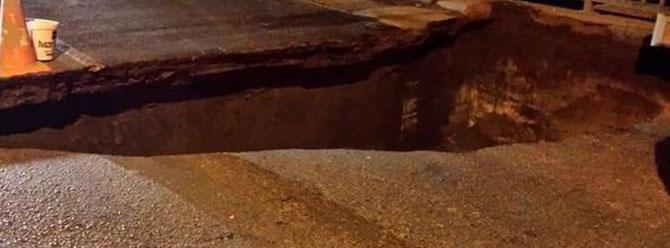 Büyükçekmece E-5'te yol çöktü