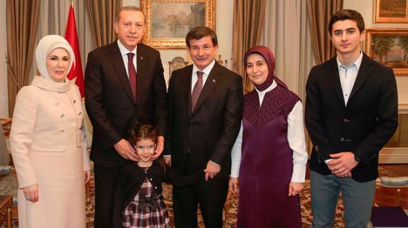 Erdoğan ailesi Davutoğlu ailesini ziyaret etti