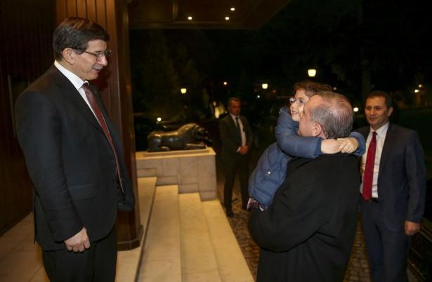 Erdoğan ailesi Davutoğlu ailesini ziyaret etti