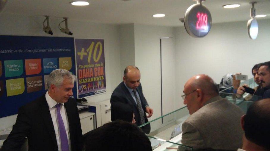 CHP'li Mahmut Tanal Bank Asya'da hesap açtı